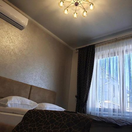 Apartment Sweethome 1 Free Parking Ужгород Екстериор снимка