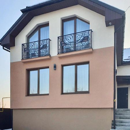 Apartment Sweethome 1 Free Parking Ужгород Екстериор снимка