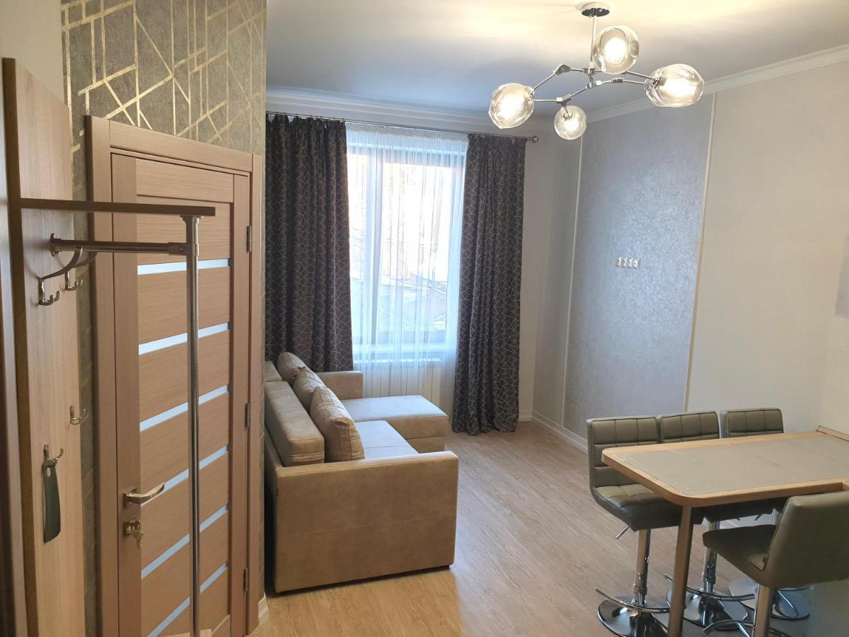 Apartment Sweethome 1 Free Parking Ужгород Екстериор снимка