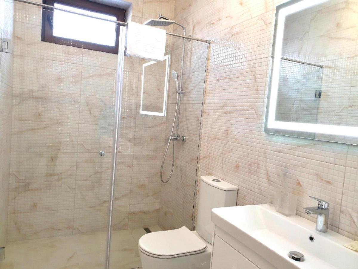 Apartment Sweethome 1 Free Parking Ужгород Екстериор снимка
