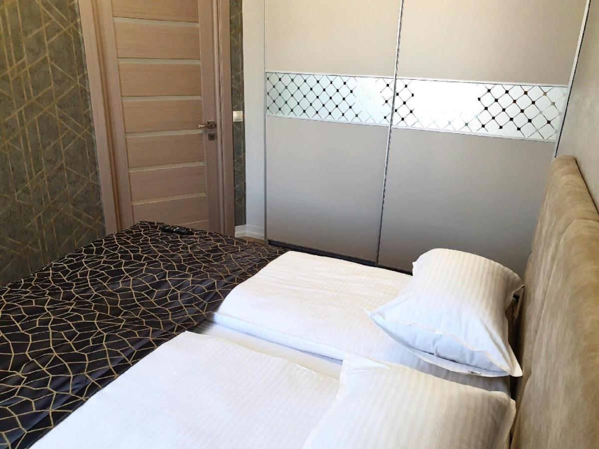 Apartment Sweethome 1 Free Parking Ужгород Екстериор снимка