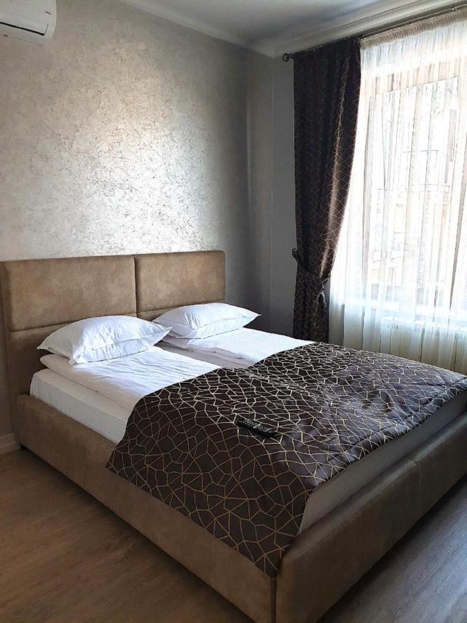 Apartment Sweethome 1 Free Parking Ужгород Екстериор снимка